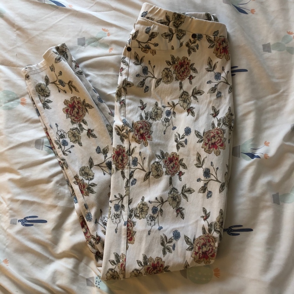 NWOT Lildy Floral Printed Jeggings